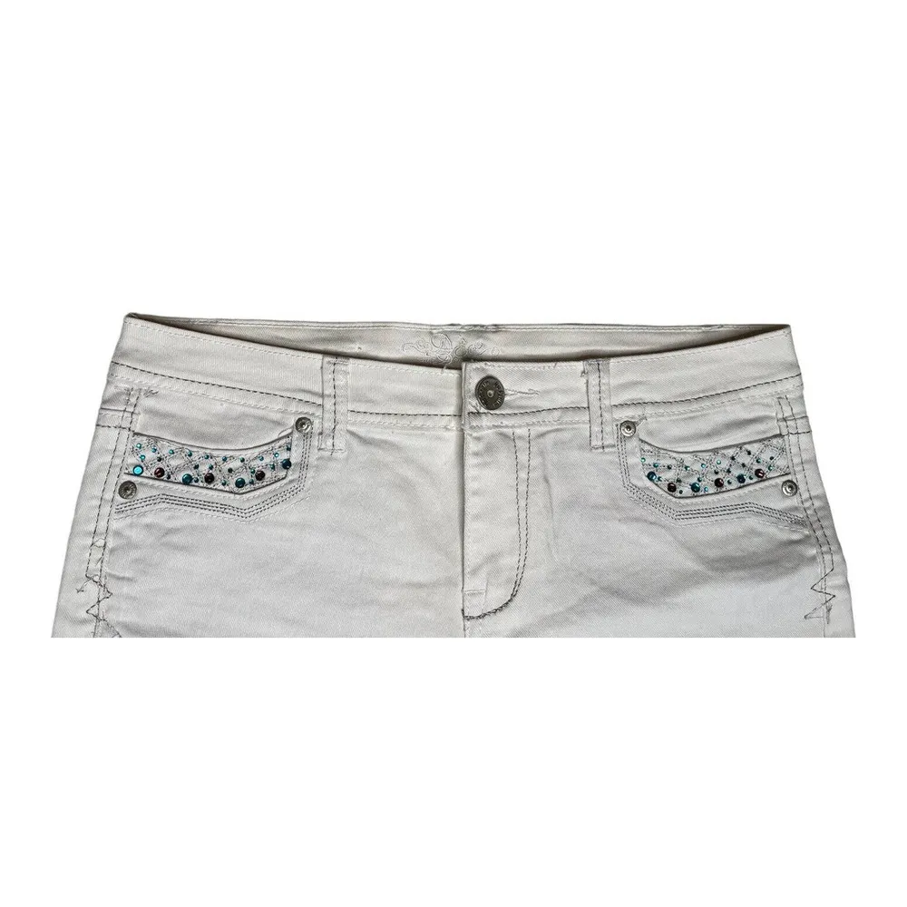 Juniors DO DENIM White Low Rise Cuffed Rhinestone Embellished Jean Shorts Size 9 - Image 5