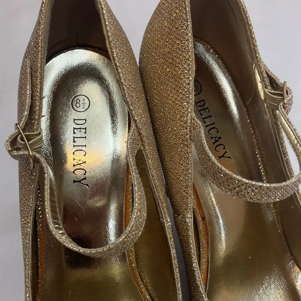 Delicacy woman’s size 8.5 sparkling gold Mary Jane style heels - Image 4