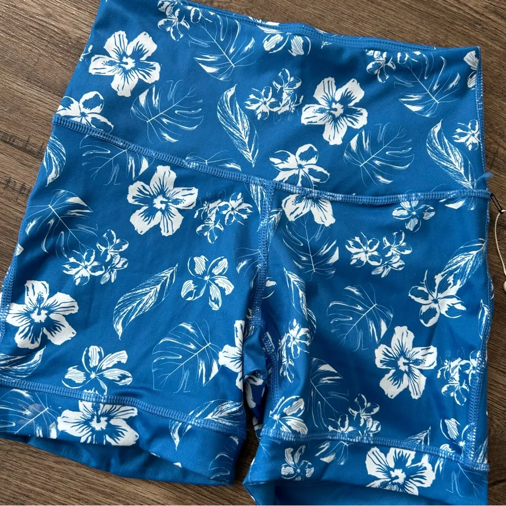 Max Studio| Blue and White Floral Reversible Bike Shorts sz XS - Image 2