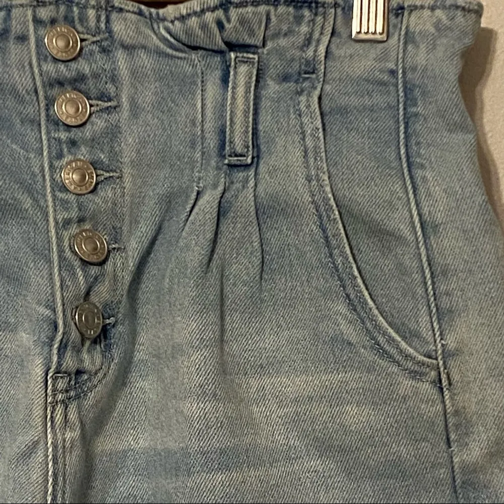 AEO Mom Short Button Fly Paperbag‎ Waist Denim Shorts Blue Light Wash 8 - Image 5