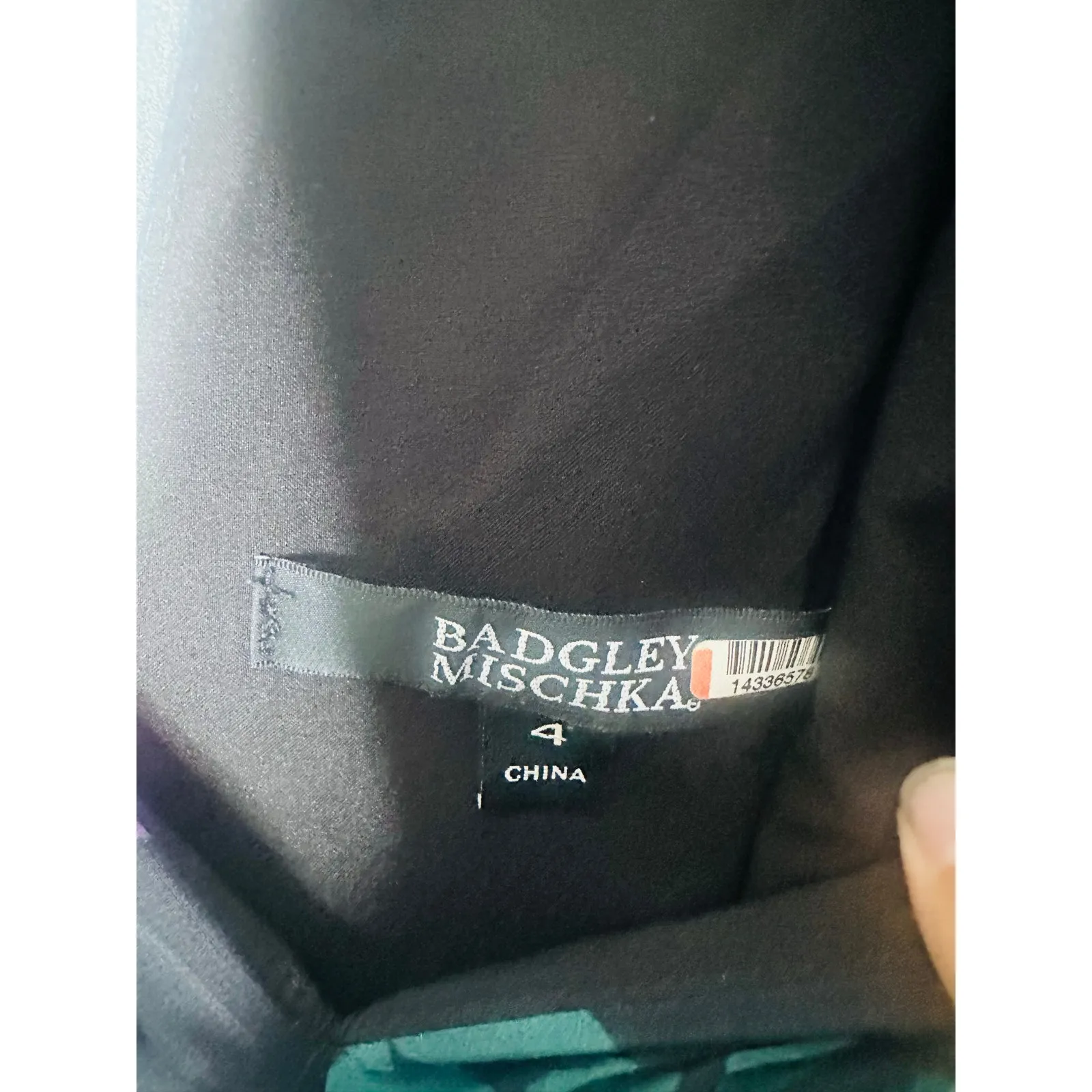 BADGLEY MISCHKA Black Green Floral Long Sleeve V-Neck Pleated Gown Size 4 - Image 10