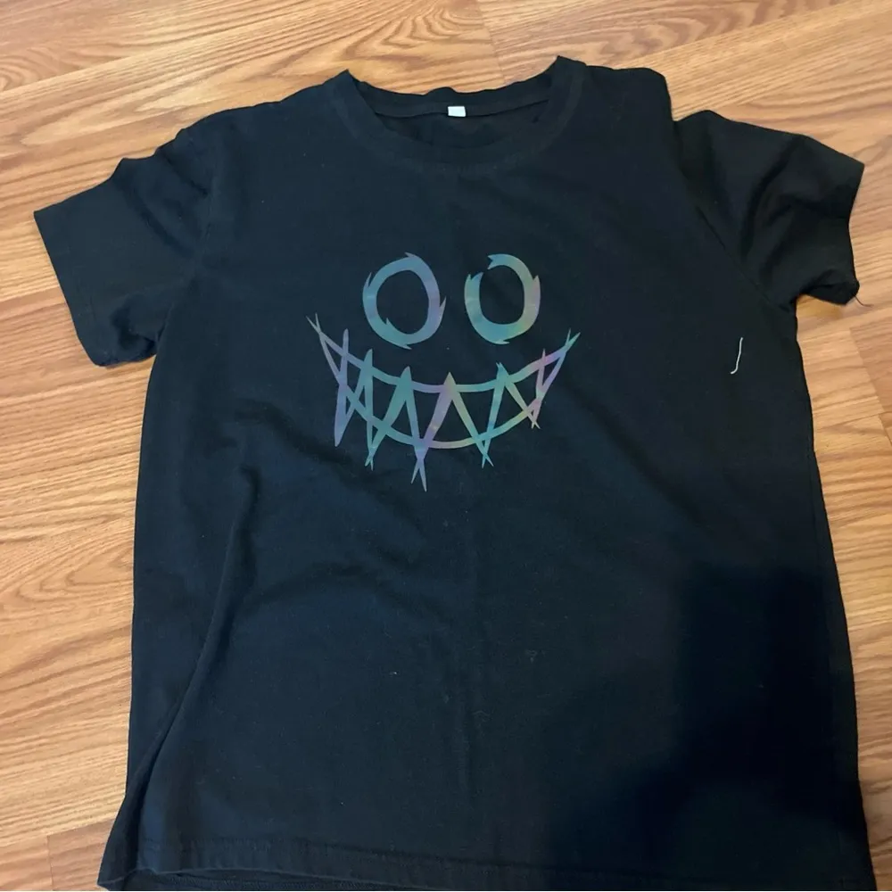 Fun glow in the dark tee. Small new. Black. Black - Image 2