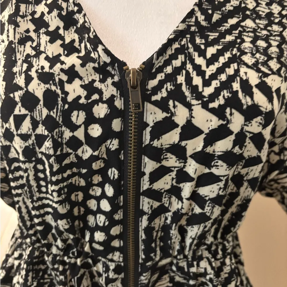 Tramp Black Short Sleeve Geometric Front Zip Up Dress Size 6 - Image 3