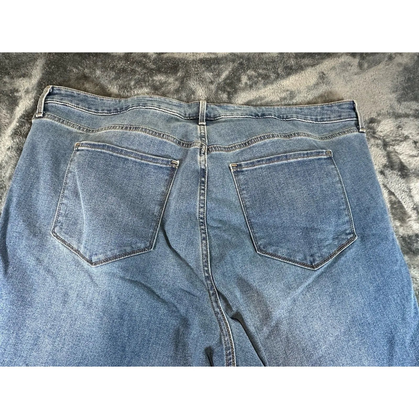 Old Navy Mid-Rise Wow Boot-Cut Jeans Size 24 - Image 11
