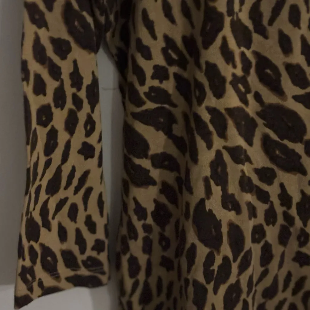 Saks fifth‎ Avenue womens Animal print top Sz L - Image 5