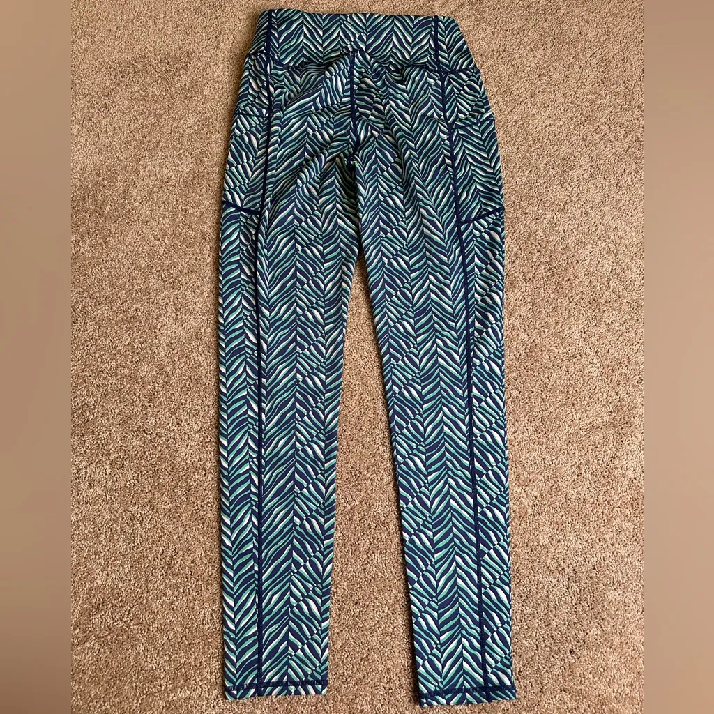 J. McLaughlin  Athletic Geometric Leggings Size Medium - Image 4