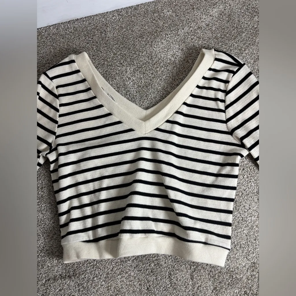 V Neck Cropped Off the Shoulder Black and Cream Stripes Basic Neutral Large - Image 4