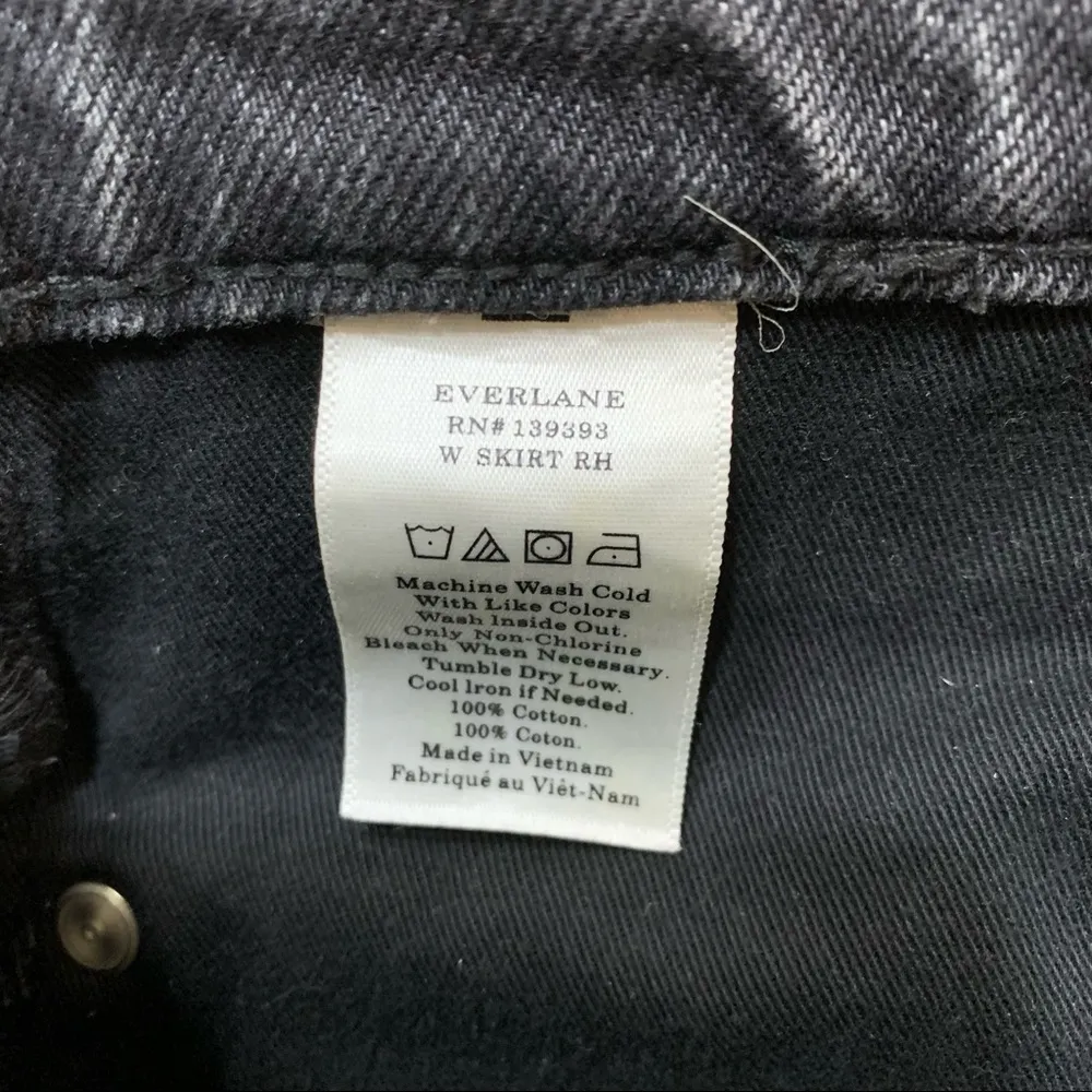 EVERLANE Faded Black Mini Denim Frayed Hem Skirts Size 23 - Image 8