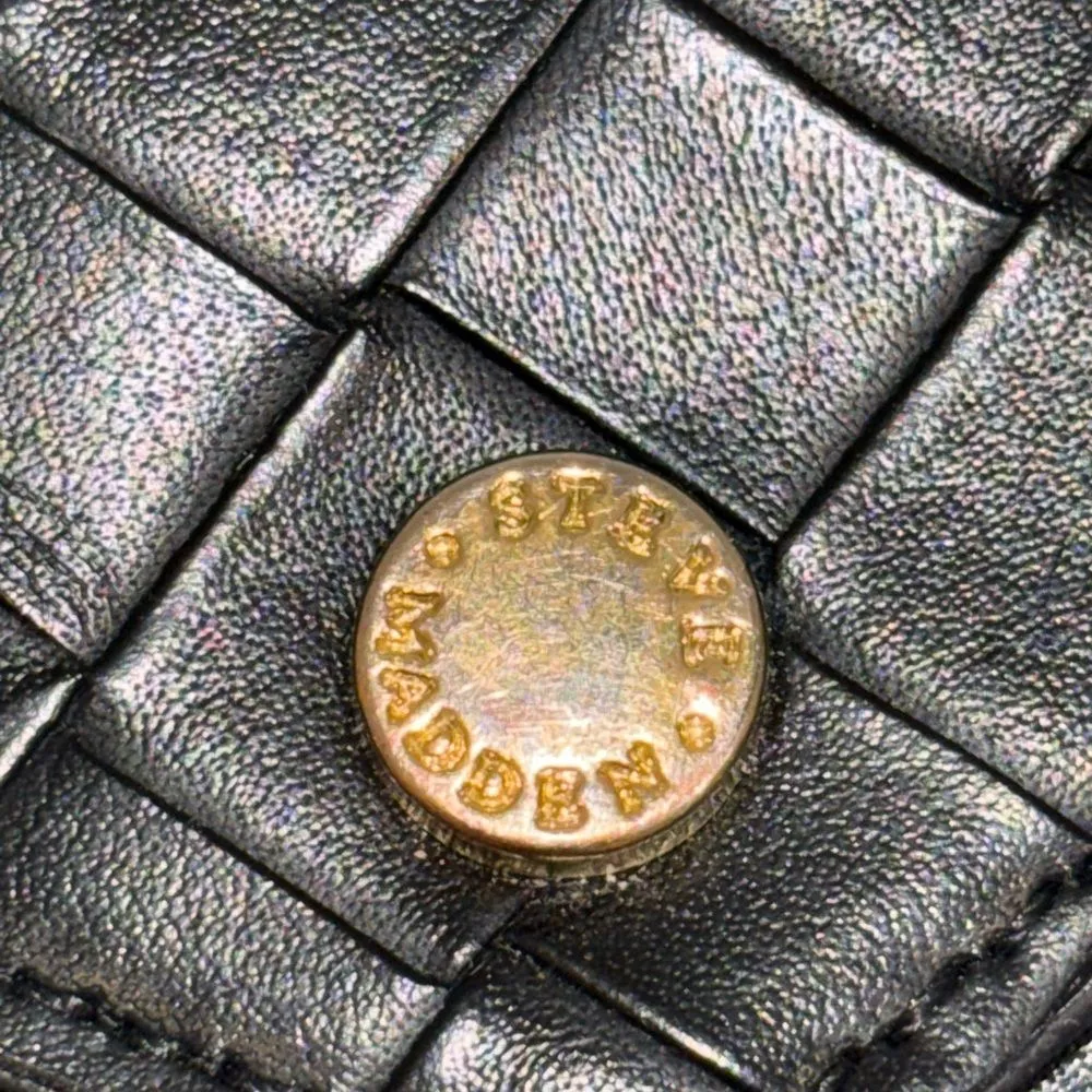 Elegant Black Steven Madden Woven Wallet - Image 2