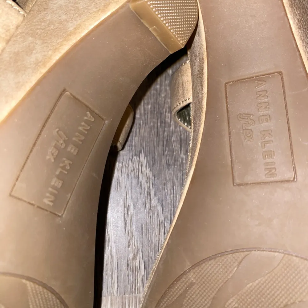 Anne Klein IFlex women's sz 8.5M bedazzled comfy shoes with small heel. - Image 8