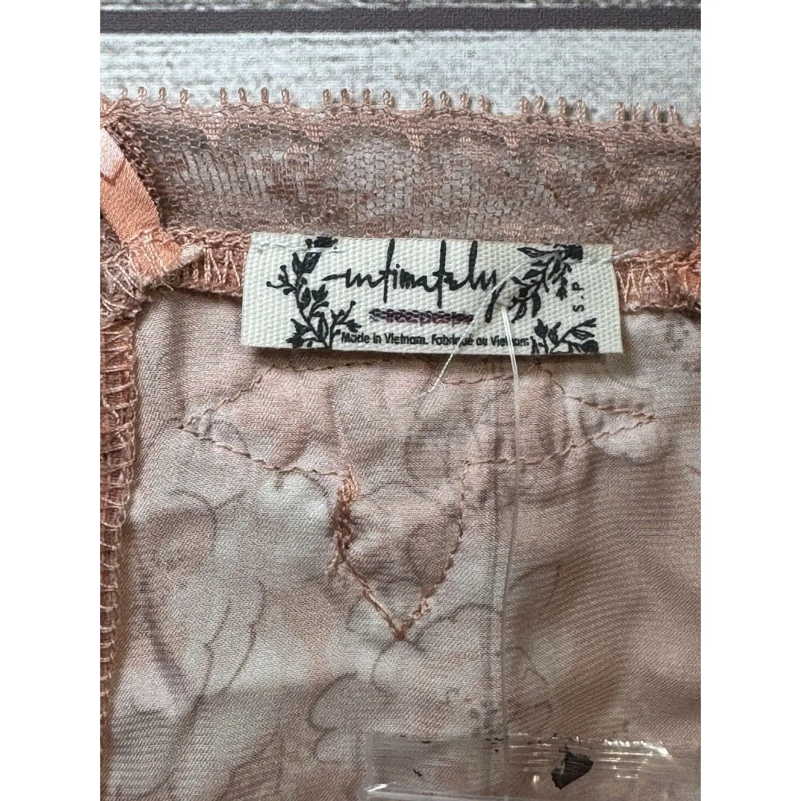 NEW FREE PEOPLE INTIMATELY PEACH/PINK EMBROIDERED SATIN SLEEP CAMI SMALL LACEY - Image 5