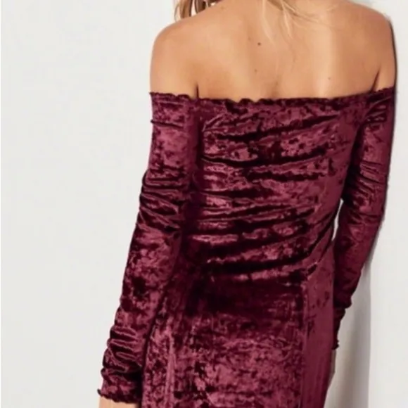 HOLLISTER Crushed Velvet Off-Shoulder Long Sleeve Dress – Size XS – NWT - Image 4