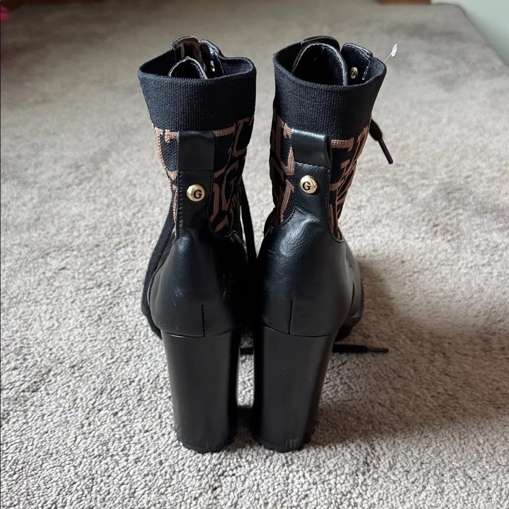 Guess Grows-R Platform Black/Tan Logo Pattern Chunky Ankle Boots SIZE 10 - Image 3