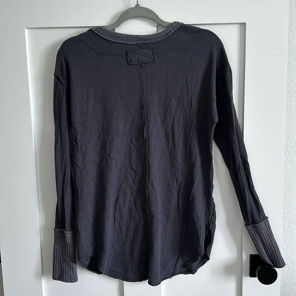 Urban Daizy Women's S Long Sleeve Ringer Henley Gray Distressed Pullover Grunge - Image 5