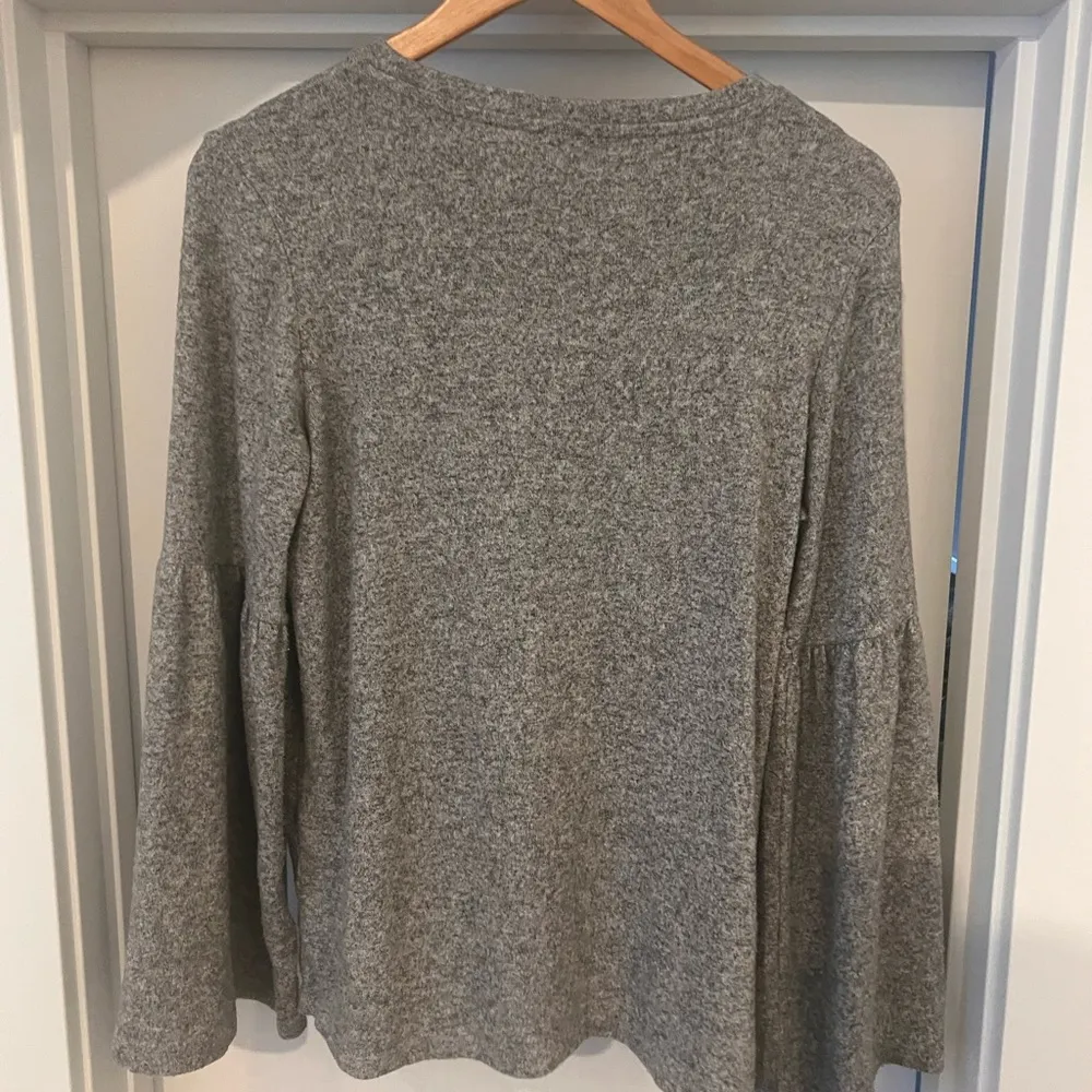 Zara Gray Boxy Sweatshirt with Long Sleeves - Image 4