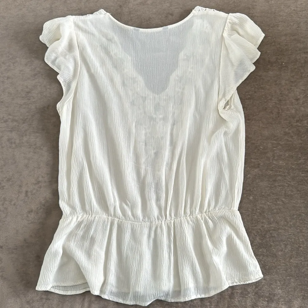 Zara crocheted top with peplum waist & flutter cap sleeves. Color- cream size- M - Image 5