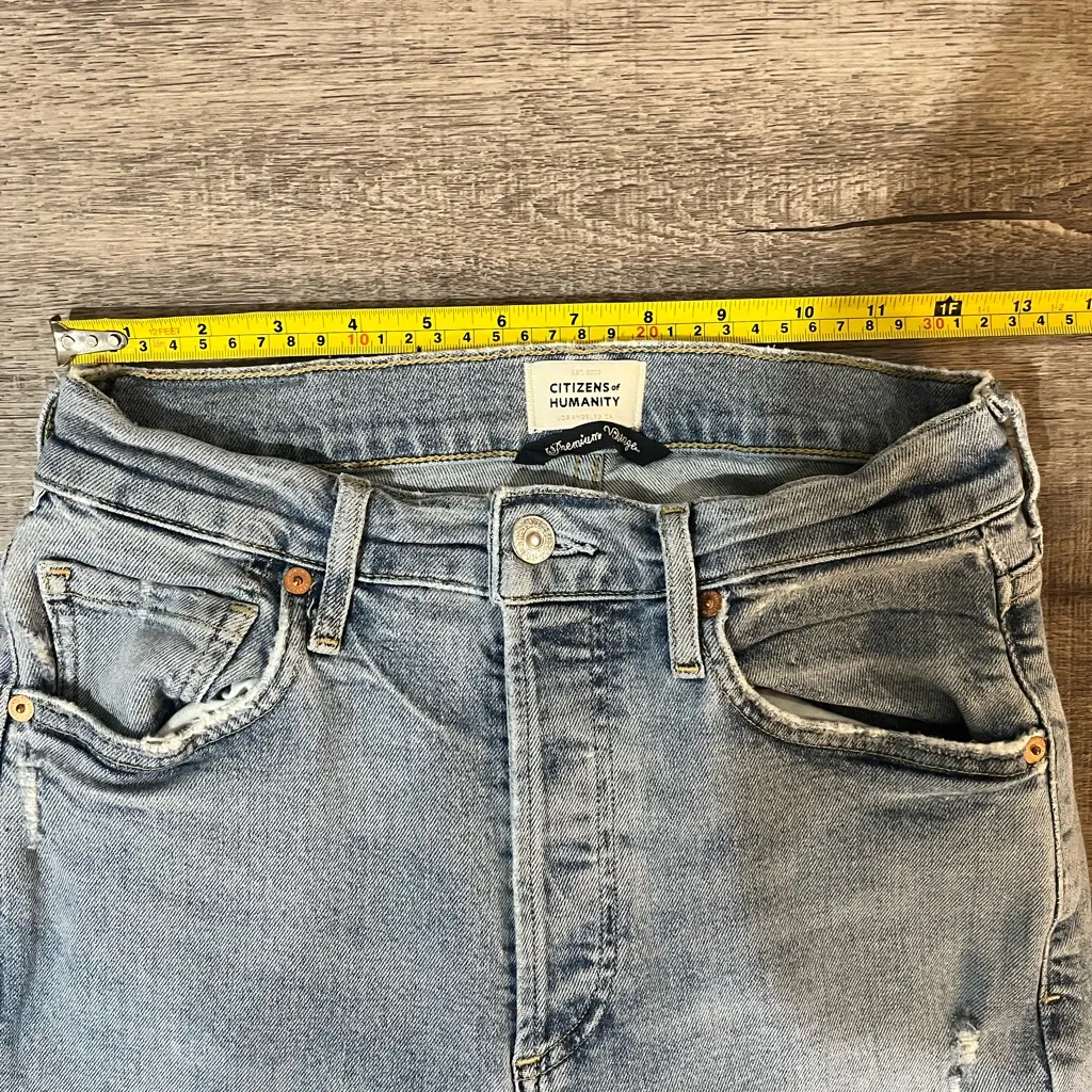 CITIZENS OF HUMANITY Isola Cropped Boot Cut Jeans in Blue Moon - Image 8