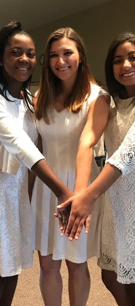 Modest White Dress Size 8 - Image 4