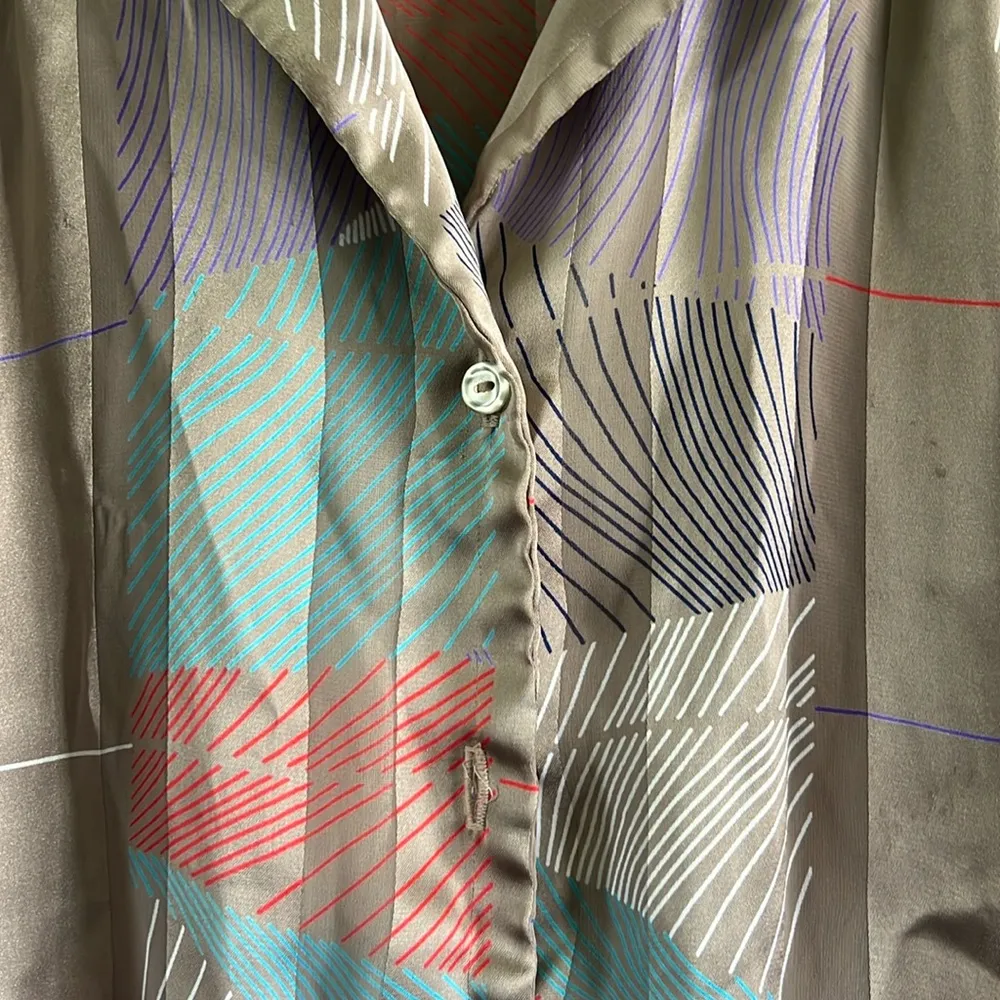 Vintage purple Langtry Ltd. short sleeve button down top in a abstract pattern Silver - Image 4