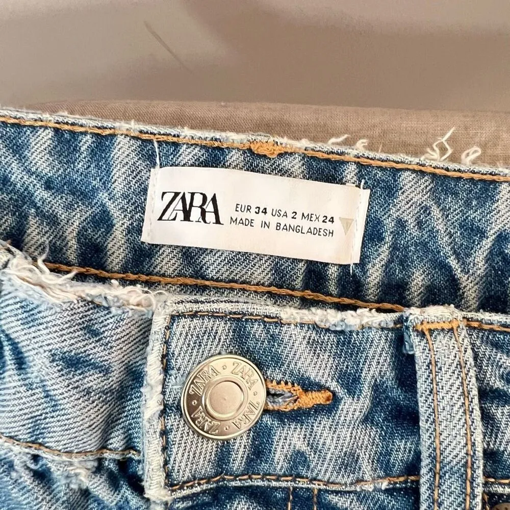 Zara light wash high waist ripped knee tapered leg jeans size 2 - Image 7