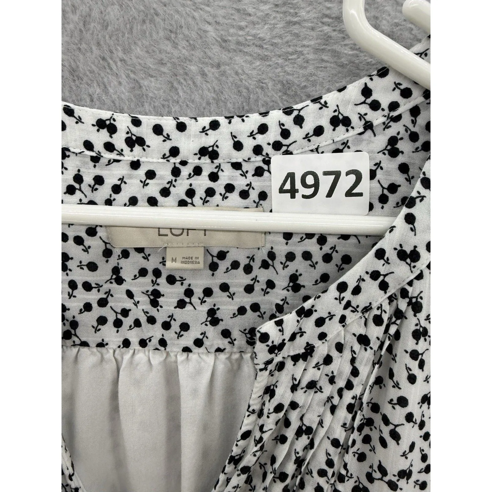 LOFT Ann Taylor Women's Blouse Sleeveless Size Medium Black Roses Lined - Image 8