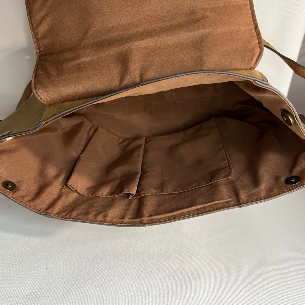 Elegant Tan Brown Crossbody Handbag - Image 9
