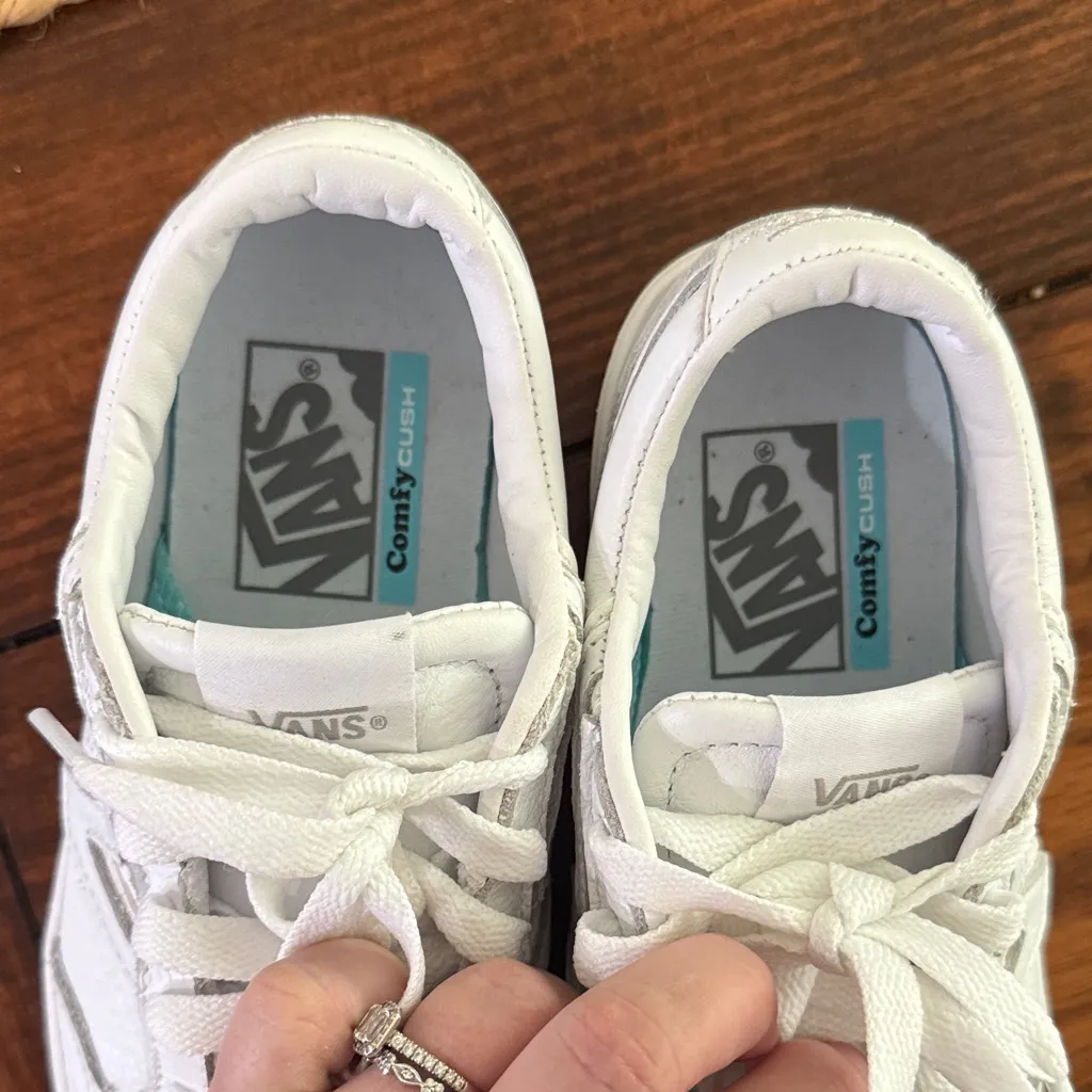 Vans Lowland sneakers in white leather - Image 3