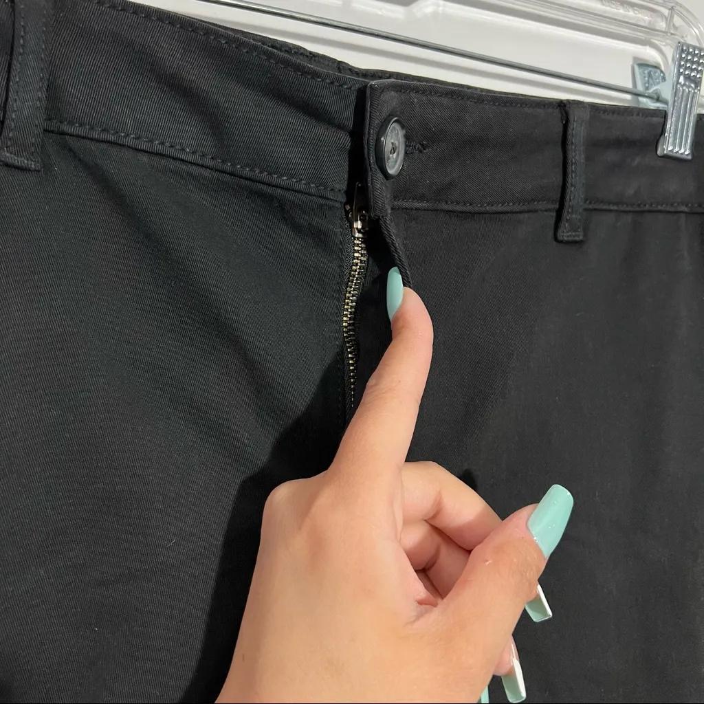 New American Eagle Khaki Skinny Bermuda‎ Shorts In Black Size 24 - Image 4