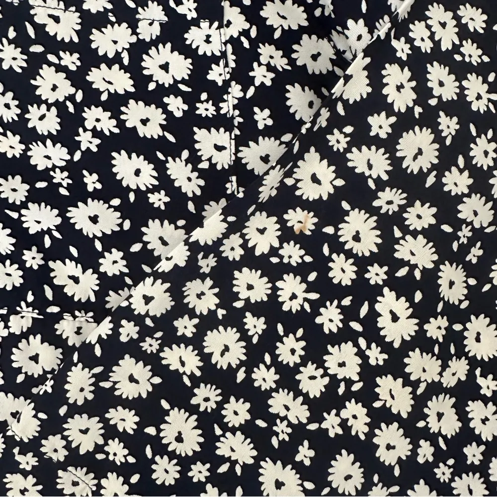 Vintage Ditsy Floral Print Long Sleeve Crepe Shirt Jacket Navy and Cream Medium Blue - Image 6