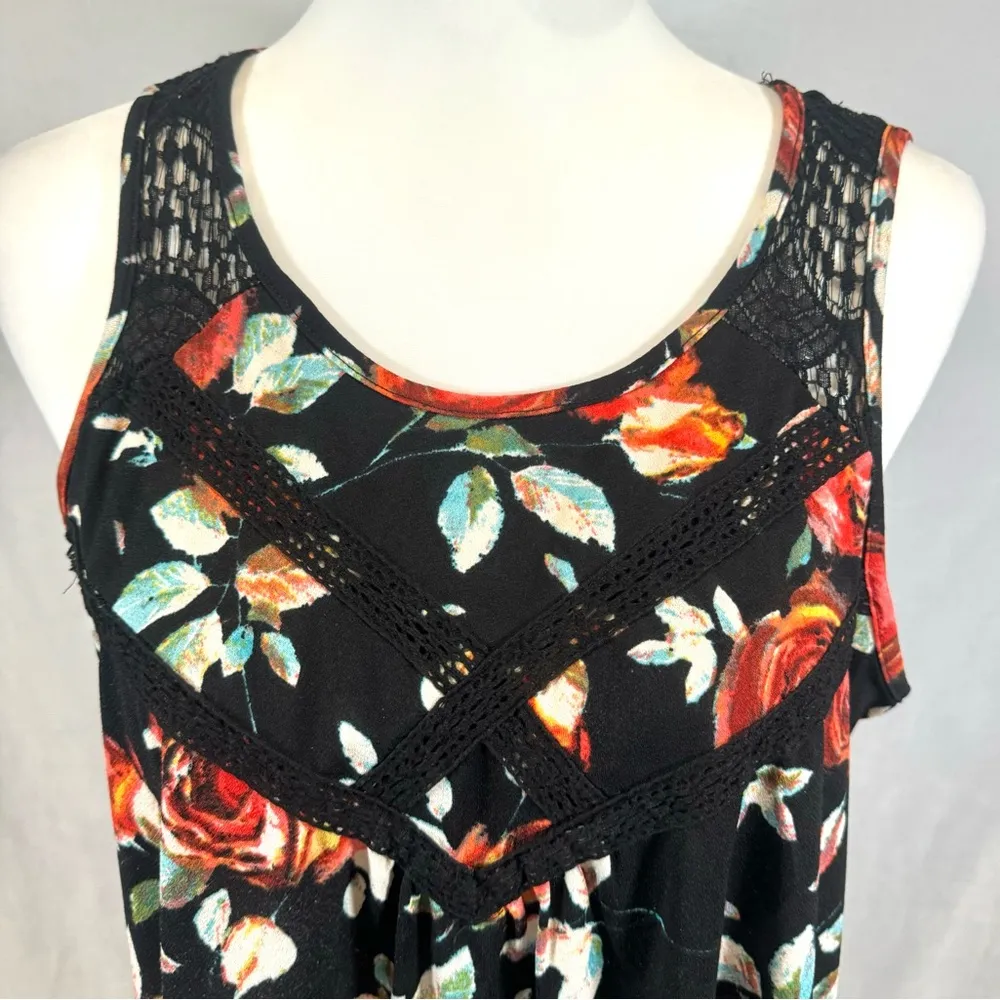 Black floral tank top with lace detail size medium - Image 2