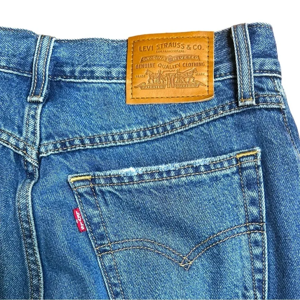 Levi’s Premium 80s Mom Jeans High Rise Tapered Distressed Size 26 x 30 Revolve - Image 8