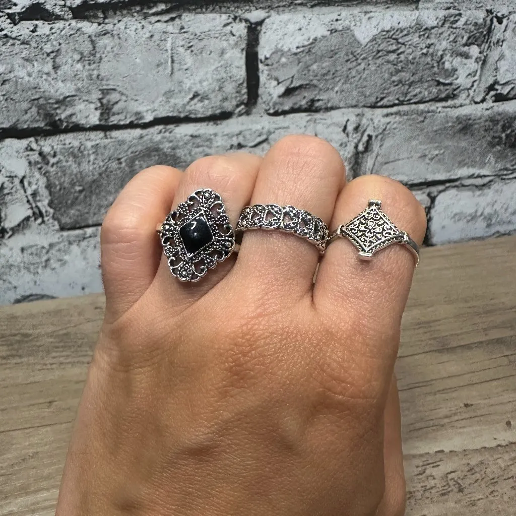 EUC Silver Black Gem Ring Set 5 Rings Size 7/8 - Image 3