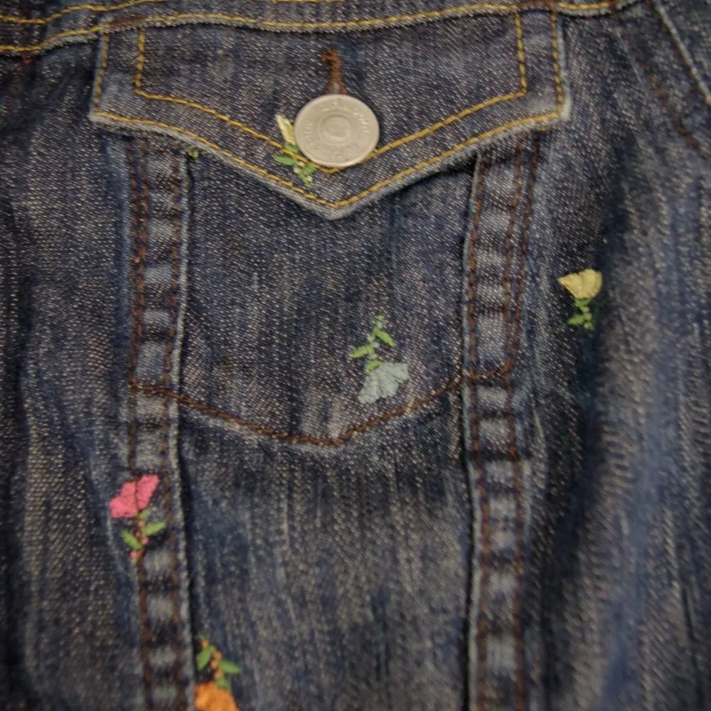 Liz Claiborne Ladies' Floral Embroidered Stretch Denim Jacket Medium - Image 5