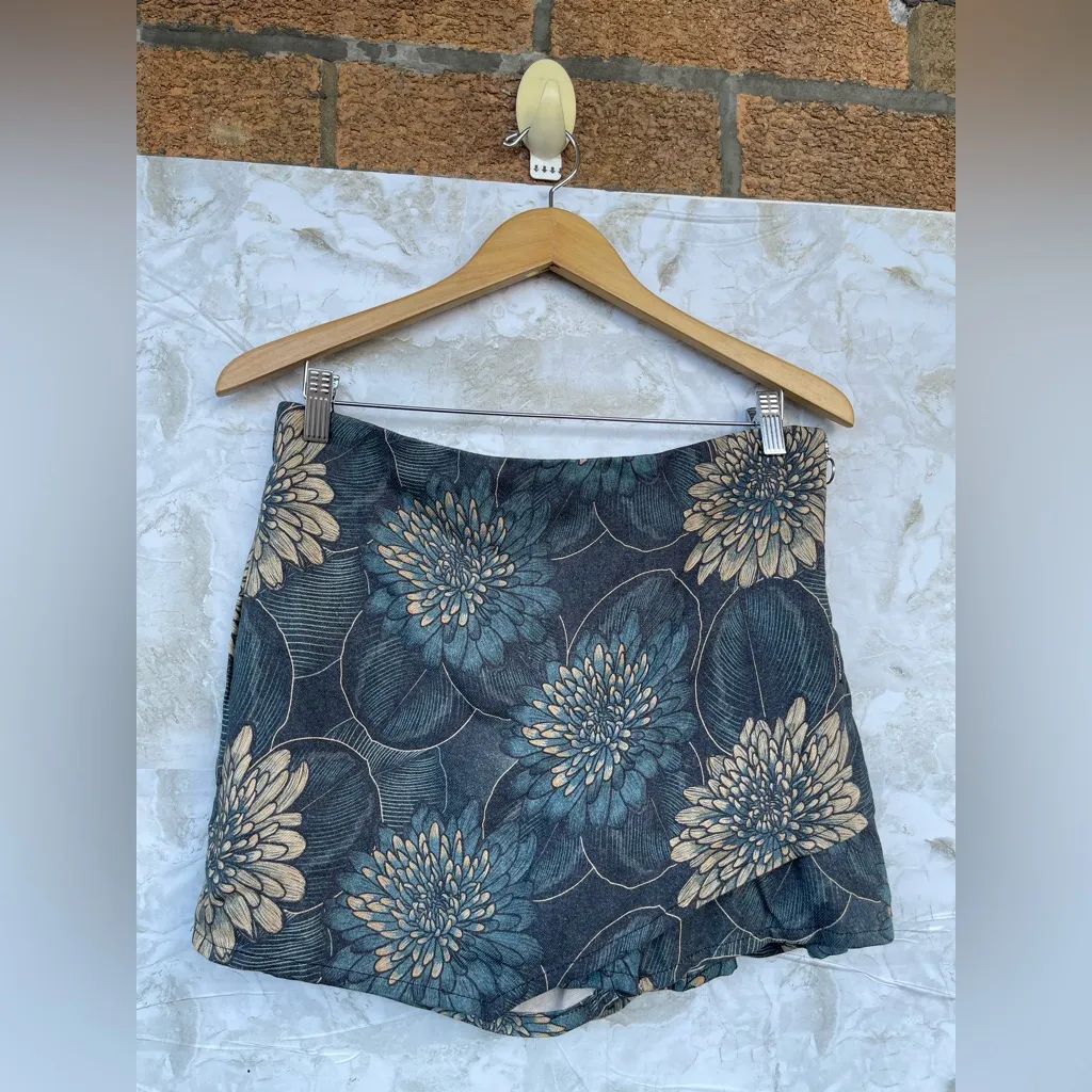 AVERIE Crop Top And Skort Set Nori Dandelions Print On Black size XXL Green - Image 6