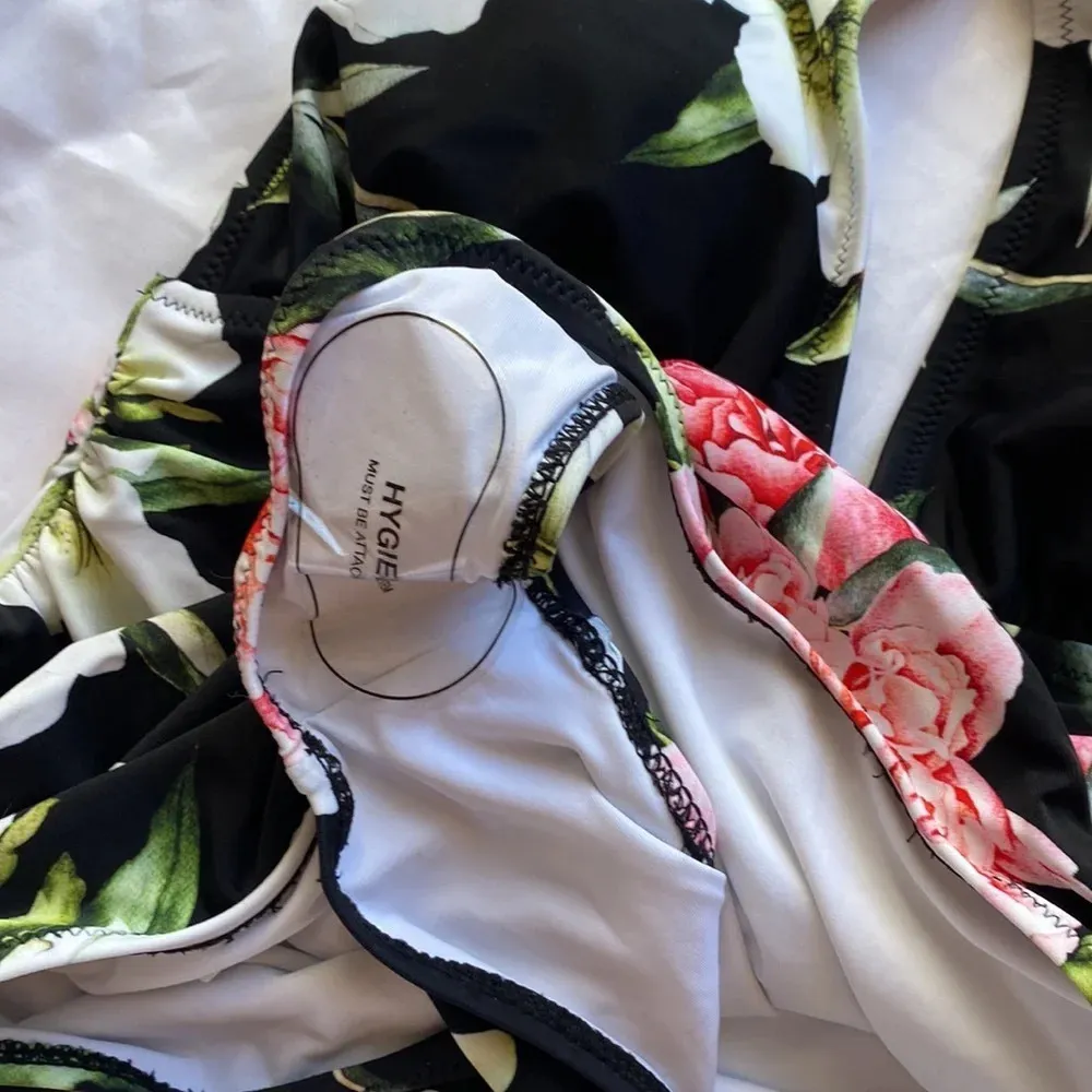 Cupshe Keep Secrets One Piece‎ Halter Swim Suit Floral Slimming Flattering Large - Image 7