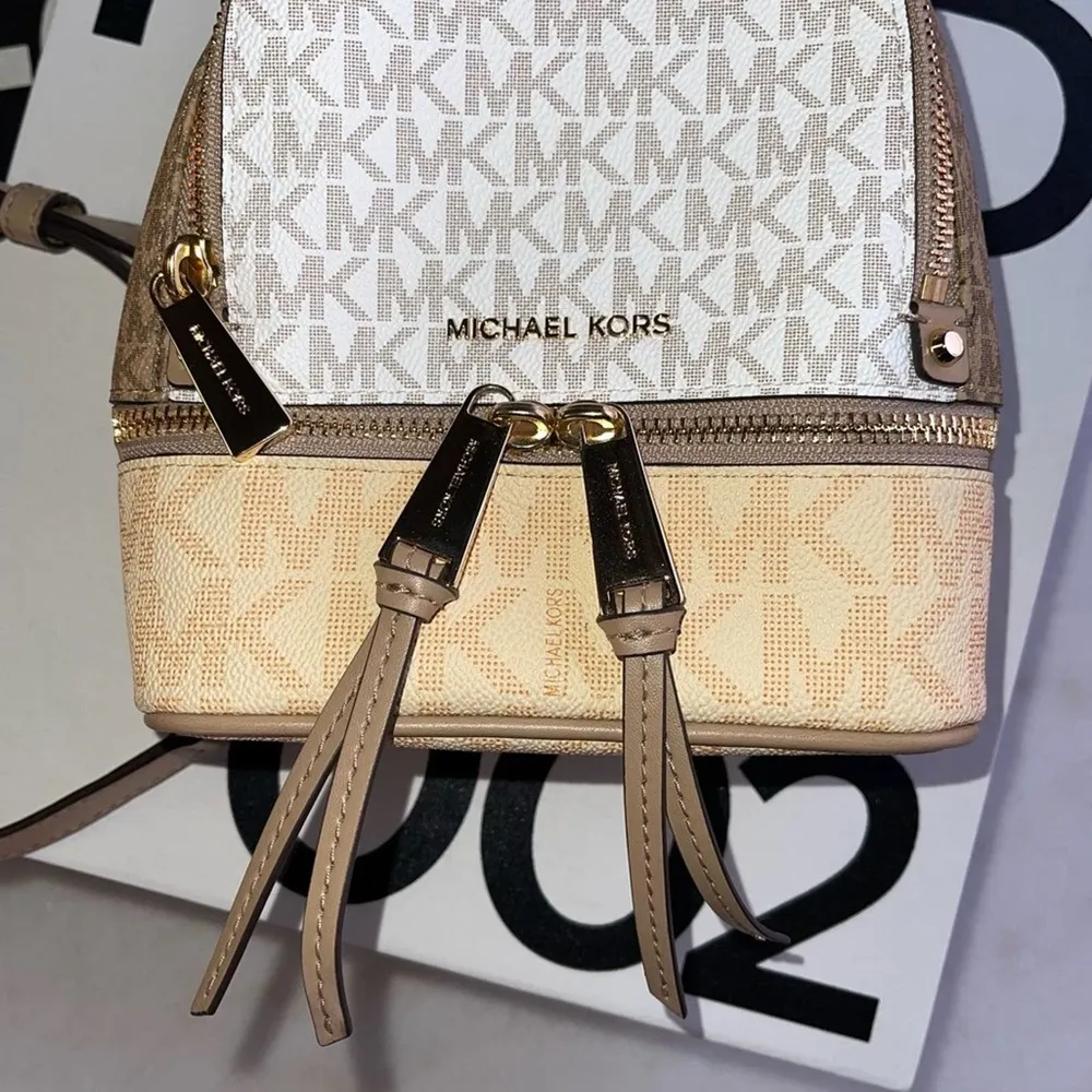 New Michael Michael Kors Signature Rhea Zip Extra Small Messenger Backpack Bag White - Image 5