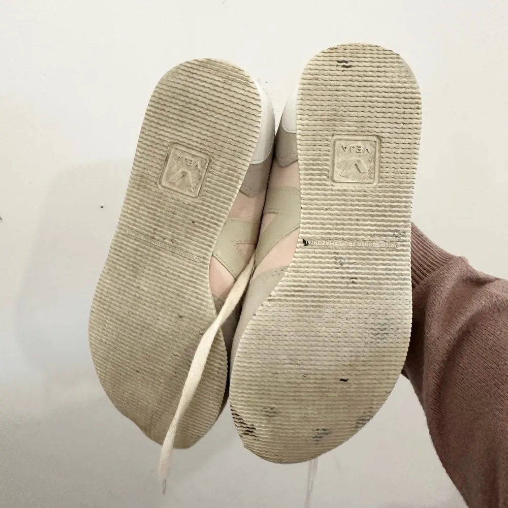 Veja bastille holiday quartz pink athletic size 5 shoe workout - Image 6