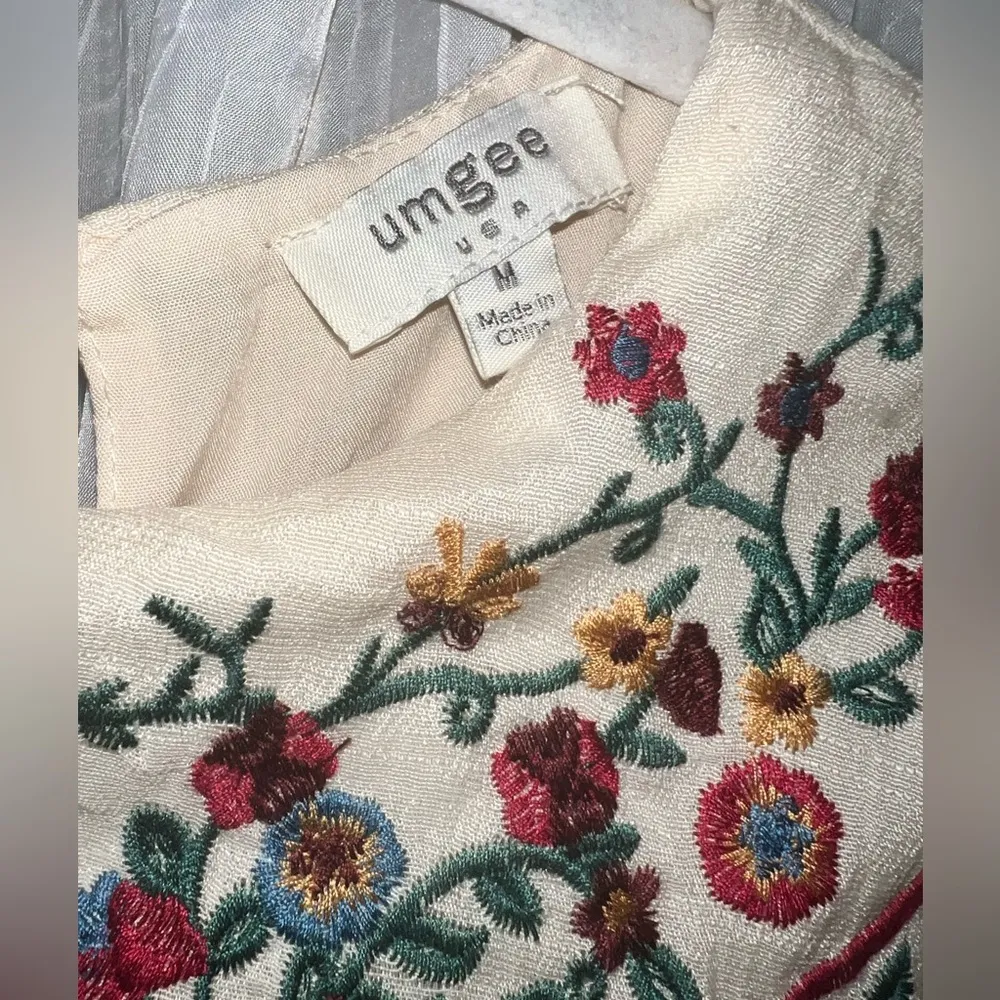Umgee floral embroidered dress size medium NWOT - Image 3