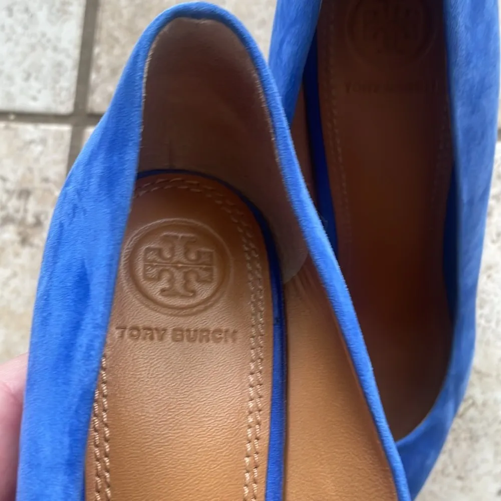 Tory Burch Elana Suede 85mm Pump Jelly Blue - Image 10