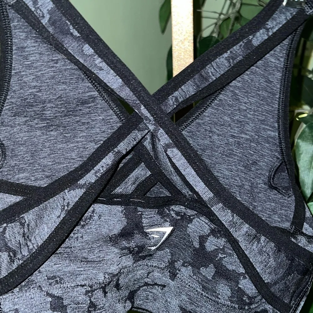 GYMSHARK Adapt Camo Sports bra Size Small - Image 3