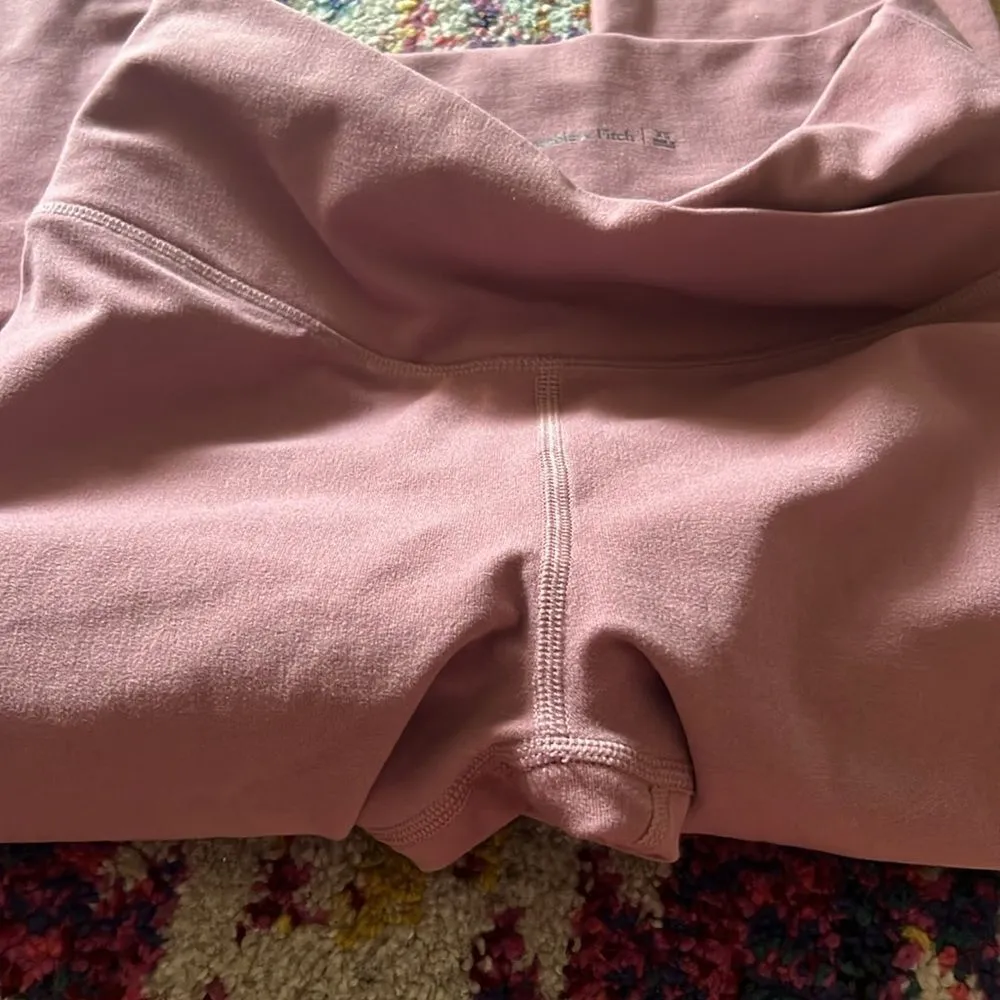 A&F Contour Full-Length cross over Leggings in Pink/Mauve (XS) - Image 5