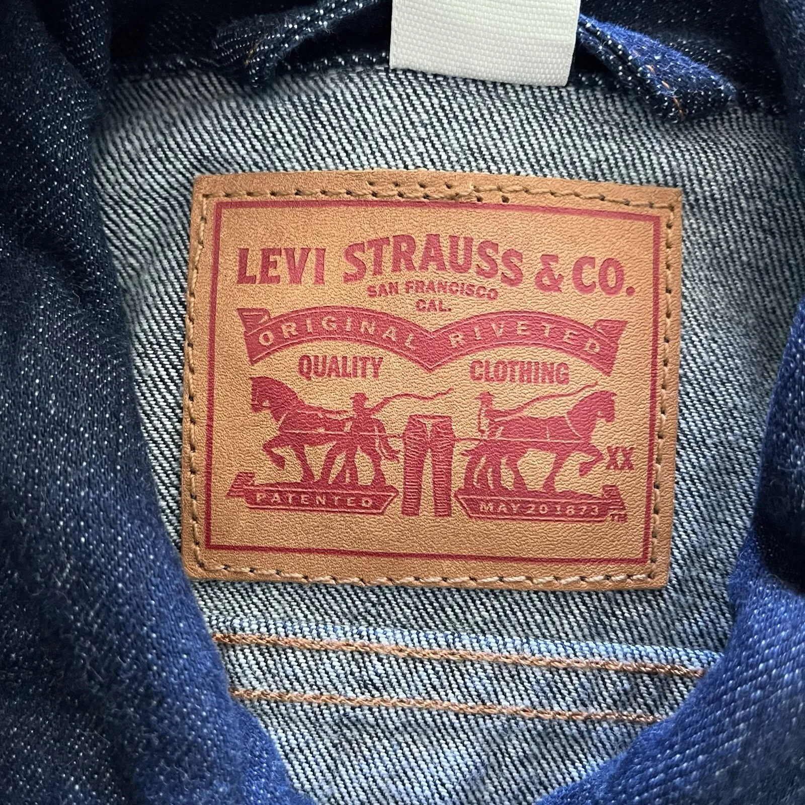 Levis Trucker Denim Jean Jacket Women S 4 6 Dark Blue Classic Long Sleeve Cotton - Image 3