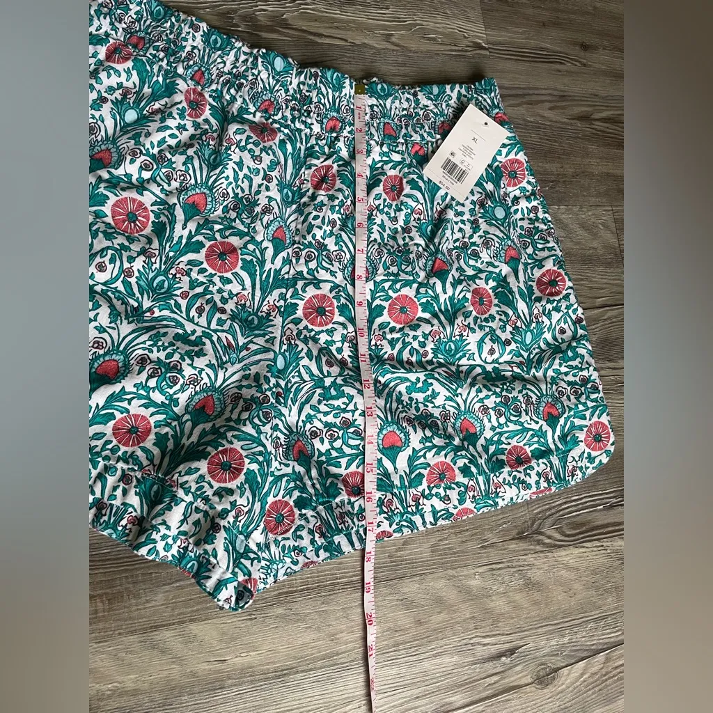 Crown & Ivy High Waist Floral Green and Red Women's Shorts - Image 4