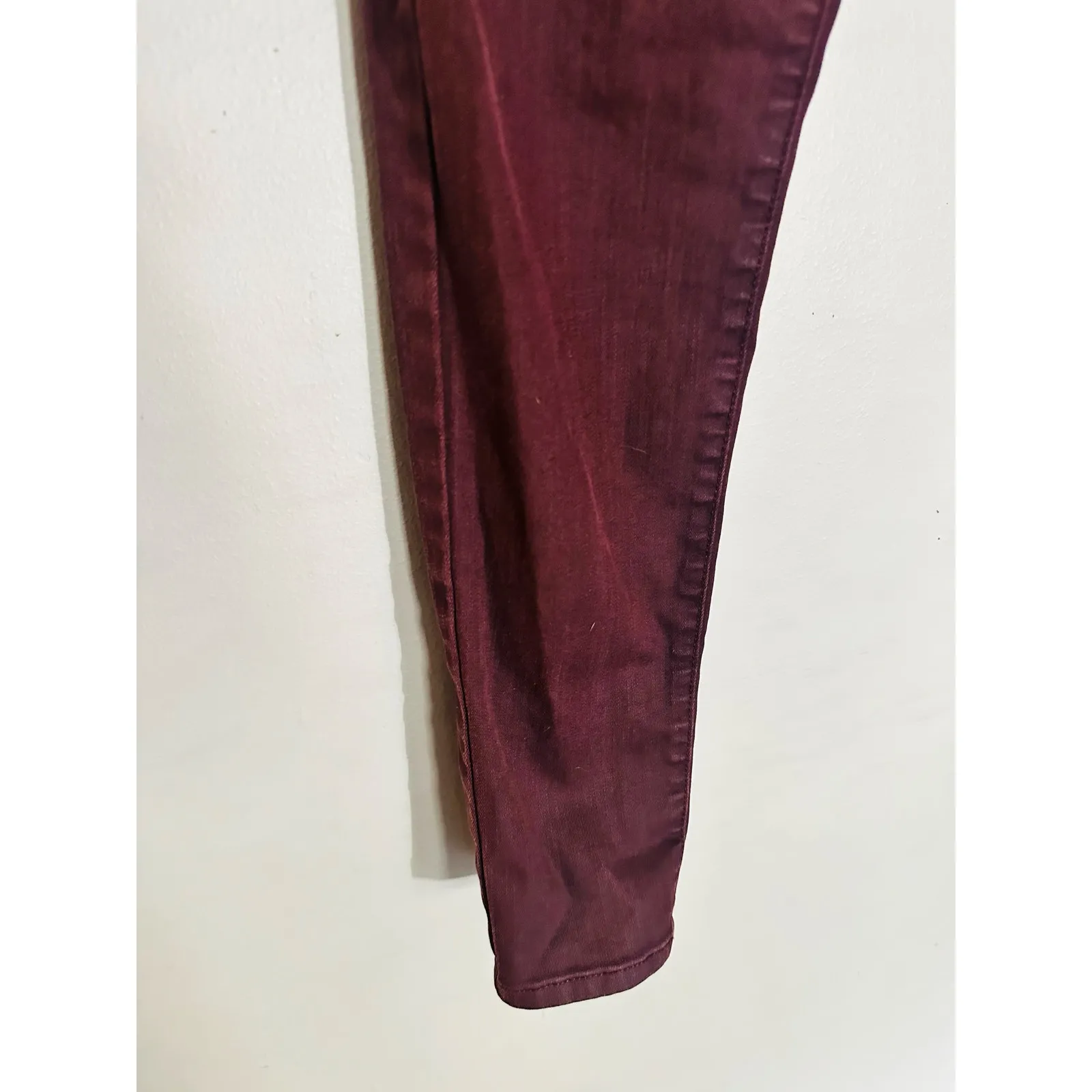 BANANA REPUBLIC Burgundy Maroon Skinny Fit Coated Denim Jeans size 27 - Image 8