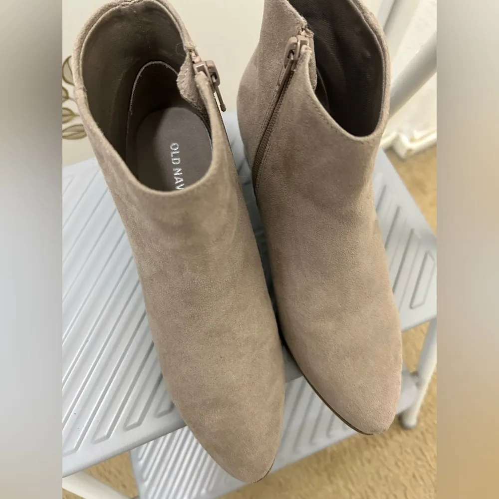 Old Navy Ankle Booties Suede Size7 - Image 9