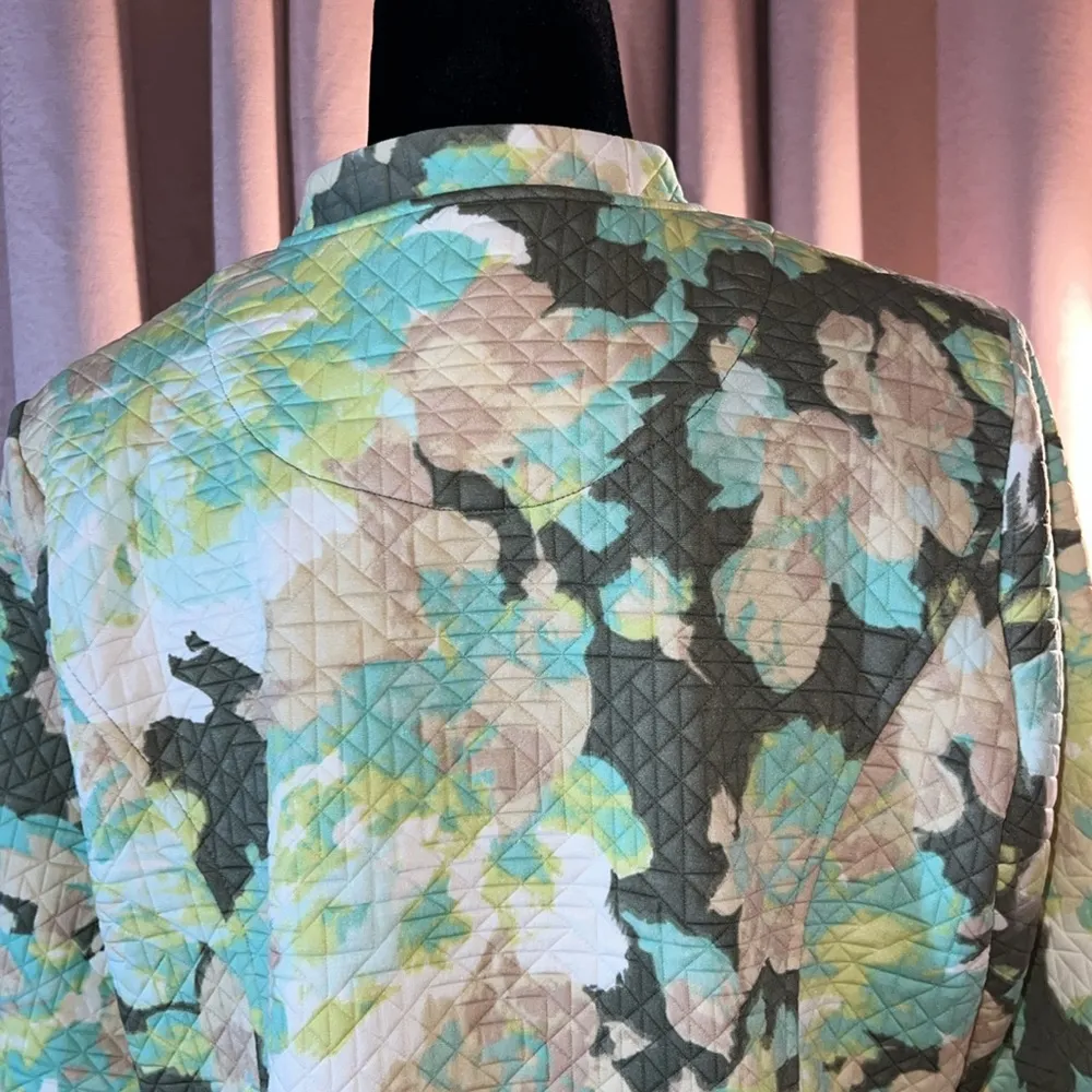 Size M Collarless 3/4 Sleeve Jacket - Image 12