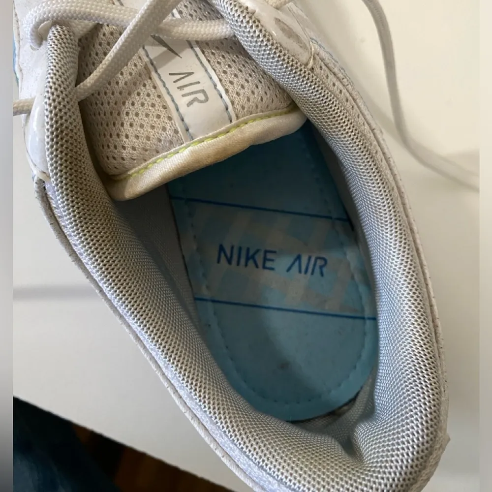 Nike Air Women’s Golf Shoes size 7 White With Blue Stripes - Image 2