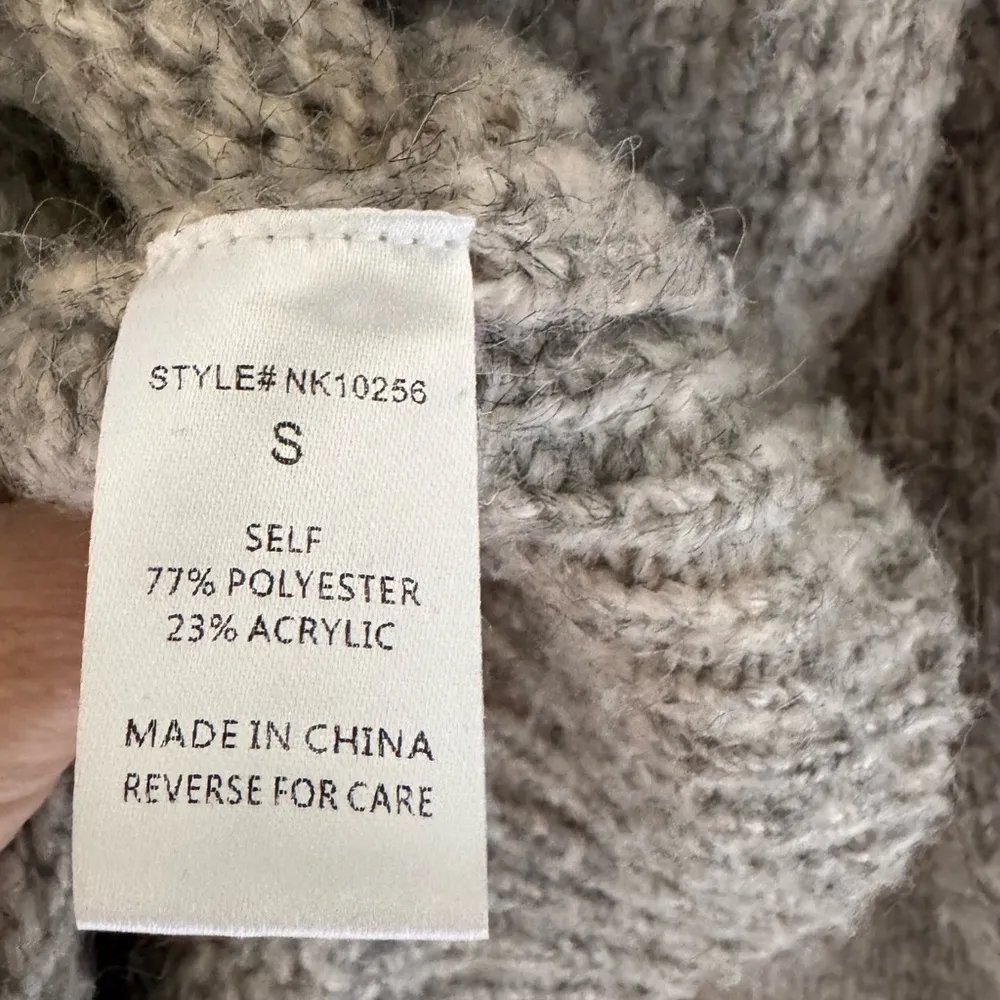 Lumiere Size Small Cozy Gray Cable Knit Sweater - Image 4