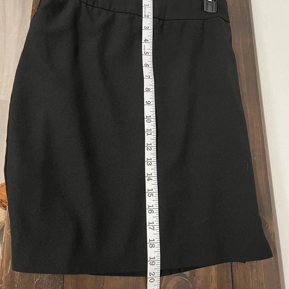 BANANA Republic Black Skirt with Zipper Slit on the side Size 10 - Image 4