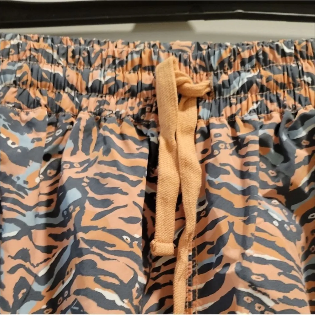 Free People Movement Zephyr Printed Pants Camel Combo Size Large NWOT - Image 6